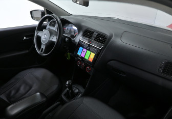 Подержанный автомобиль Volkswagen Polo Sedan 2014 года (9 фото)