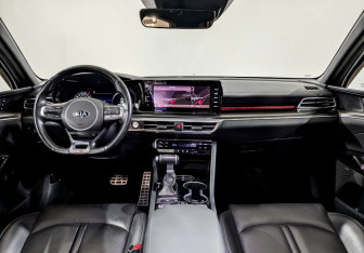 Подержанный автомобиль Kia K5 2021 года (14 фото)