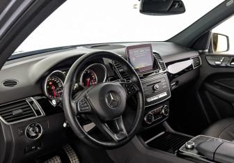 Подержанный автомобиль Mercedes-Benz GLE 2016 года (15 фото)