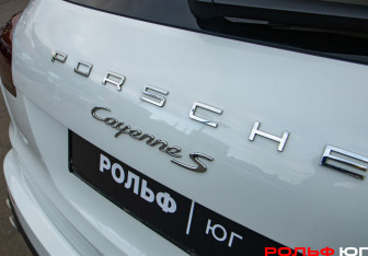 Подержанный автомобиль Porsche Cayenne 2015 года (24 фото)