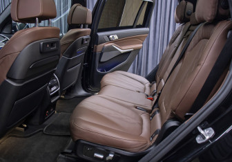 Подержанный автомобиль BMW X7 2021 года (13 фото)