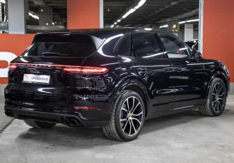 Подержанный автомобиль Porsche Cayenne 2021 года (5 фото)