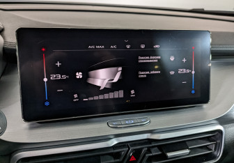 Подержанный автомобиль Geely Coolray 2023 года (28 фото)