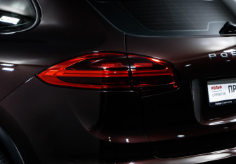 Подержанный автомобиль Porsche Cayenne 2015 года (17 фото)
