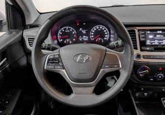 Подержанный автомобиль Hyundai Solaris Sedan 2022 года (22 фото)
