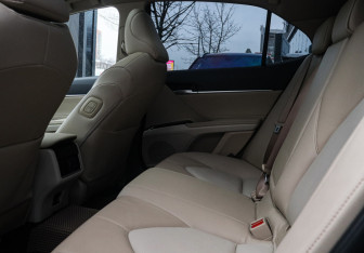 Подержанный автомобиль Toyota Camry Sedan 2022 года (9 фото)