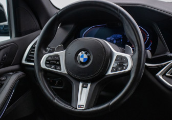 Подержанный автомобиль BMW X5 2021 года (15 фото)