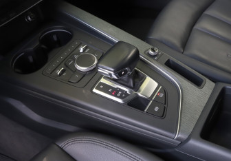 Подержанный автомобиль Audi A4 Sedan 2018 года (14 фото)