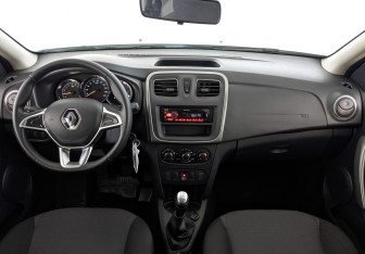 Подержанный автомобиль Renault Sandero 2020 года (14 фото)