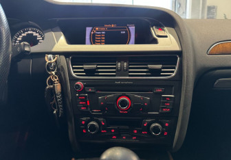 Подержанный автомобиль Audi A4 Sedan 2009 года (15 фото)