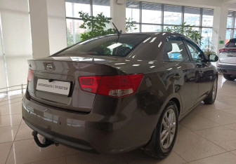 Подержанный автомобиль Kia Cerato Sedan 2011 года (5 фото)