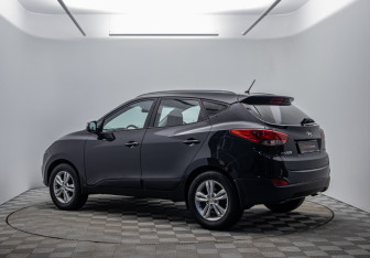 Подержанный автомобиль Hyundai ix35 2011 года (7 фото)