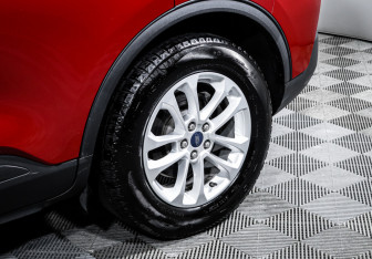 Подержанный автомобиль Ford Escape 2020 года (15 фото)