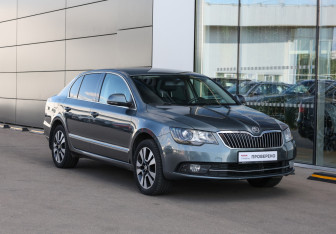 Подержанный автомобиль Skoda Superb Liftback 2014 года (3 фото)