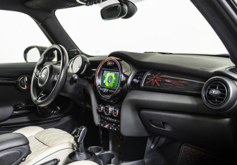 Подержанный автомобиль MINI Hatch 2020 года (17 фото)