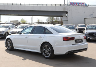 Подержанный автомобиль Audi A6 Sedan 2015 года (7 фото)