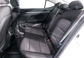 Подержанный автомобиль Hyundai Elantra Sedan 2020 года (15 фото)