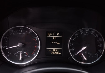 Подержанный автомобиль Skoda Octavia Liftback 2012 года (12 фото)