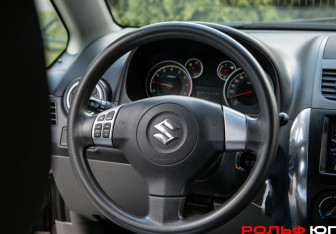 Подержанный автомобиль Suzuki SX4 Hatchback 2014 года (11 фото)