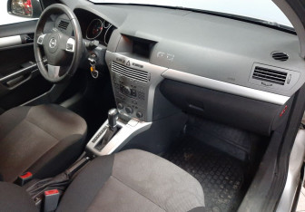 Подержанный автомобиль Opel Astra Wagon 2014 года (18 фото)