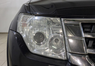 Подержанный автомобиль Mitsubishi Pajero 2017 года (11 фото)