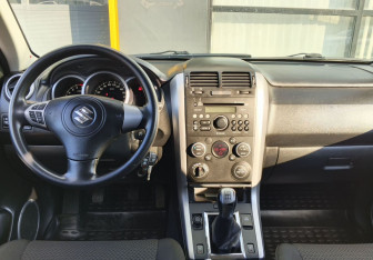 Подержанный автомобиль Suzuki Grand Vitara 2008 года (14 фото)