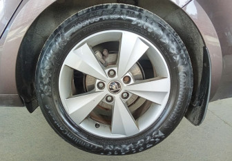 Подержанный автомобиль Skoda Octavia Liftback 2014 года (18 фото)