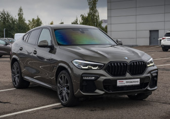 Подержанный автомобиль BMW X6 2020 года (3 фото)