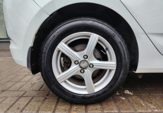 Подержанный автомобиль Hyundai Solaris Hatchback 2015 года (13 фото)