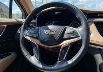 Подержанный автомобиль Cadillac XT5 2018 года (14 фото)