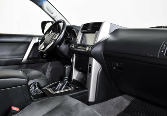 Подержанный автомобиль Toyota Land Cruiser Prado 2013 года (9 фото)