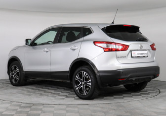 Подержанный автомобиль Nissan Qashqai 2016 года (7 фото)