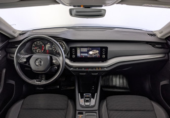 Подержанный автомобиль Skoda Octavia Liftback 2020 года (14 фото)