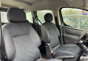 Подержанный автомобиль Peugeot Partner 2010 года (10 фото)