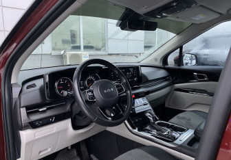Подержанный автомобиль Kia Carnival 2021 года (23 фото)
