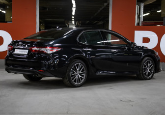 Подержанный автомобиль Toyota Camry Sedan 2023 года (5 фото)