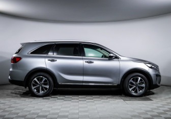 Подержанный автомобиль Kia Sorento 2018 года (4 фото)