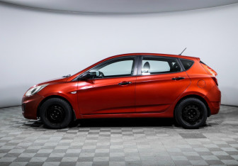 Подержанный автомобиль Hyundai Solaris Hatchback 2013 года (8 фото)