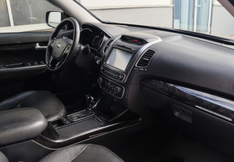 Подержанный автомобиль Kia Sorento 2014 года (7 фото)
