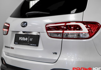 Подержанный автомобиль Kia Sorento 2017 года (23 фото)