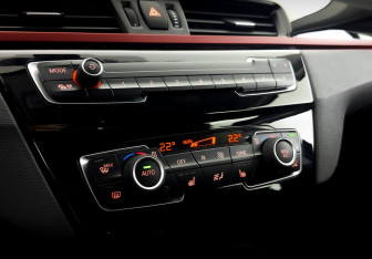 Подержанный автомобиль BMW X1 2017 года (28 фото)