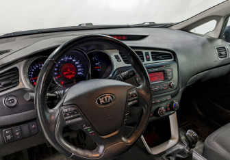 Подержанный автомобиль Kia Ceed Wagon 2013 года (13 фото)