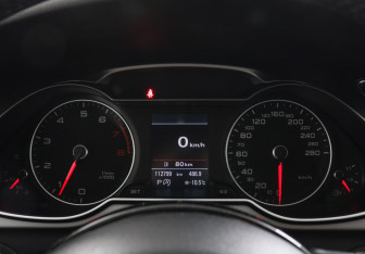 Подержанный автомобиль Audi A4 Sedan 2013 года (9 фото)