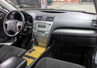 Подержанный автомобиль Toyota Camry Sedan 2006 года (11 фото)