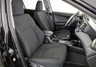 Подержанный автомобиль Toyota RAV4 2017 года (23 фото)