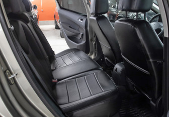 Подержанный автомобиль Peugeot 308 Hatchback 2010 года (12 фото)