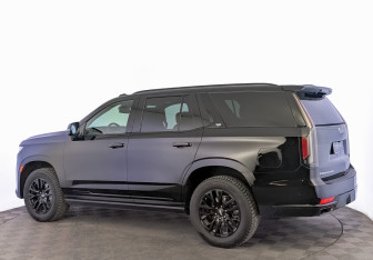 Подержанный автомобиль Cadillac Escalade Suv 2023 года (7 фото)