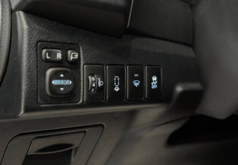 Подержанный автомобиль Toyota Corolla Sedan 2013 года (17 фото)