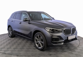 Подержанный автомобиль BMW X5 2021 года (3 фото)