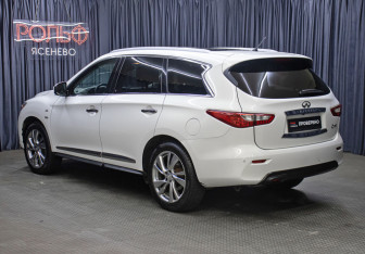 Подержанный автомобиль Infiniti QX60 2014 года (7 фото)